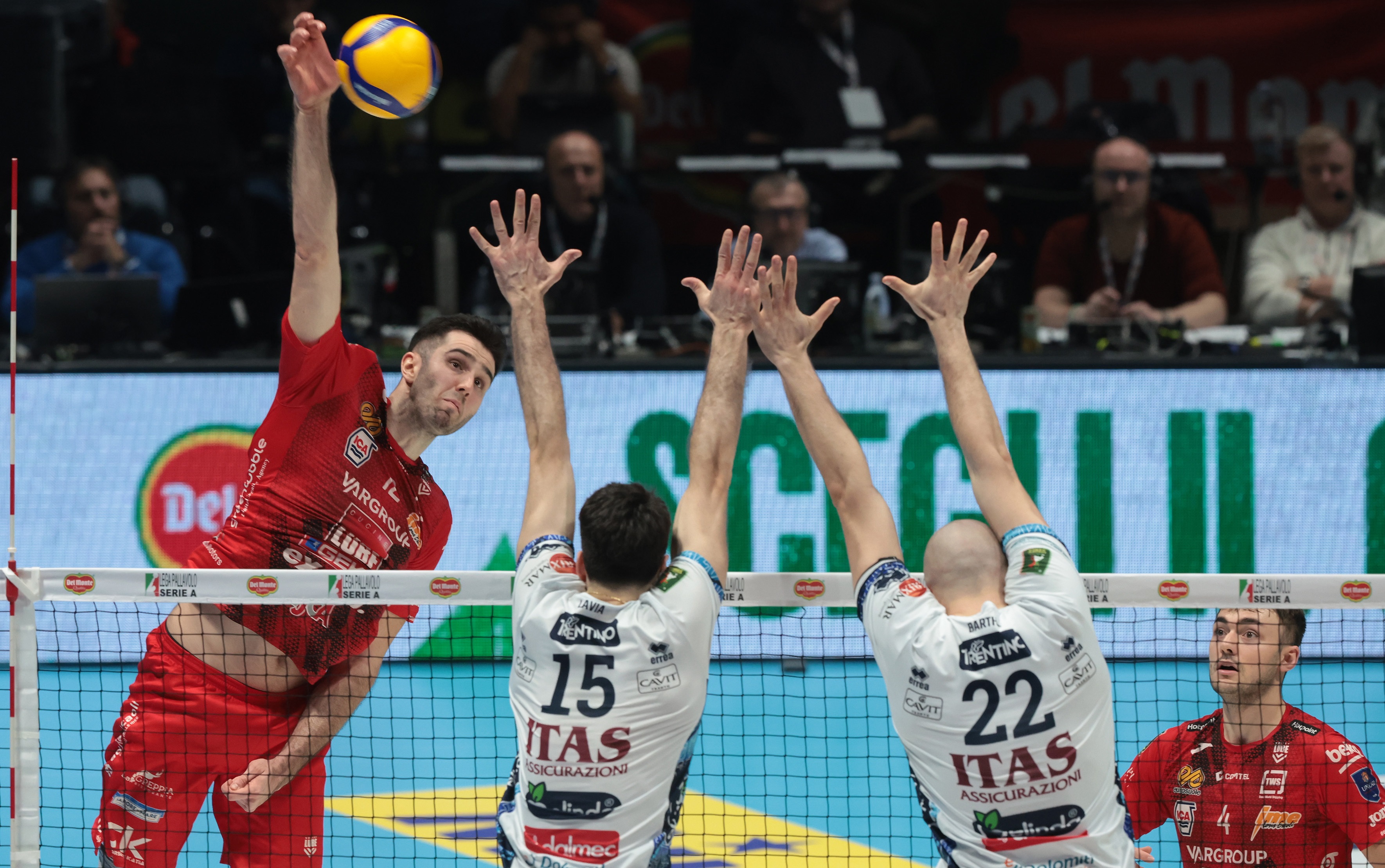 意大利足球联赛强弱悬殊大比分战的简单介绍