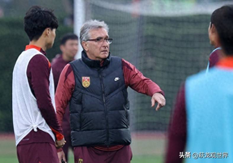 防守成为球队弱点,主帅呼吁全队加强训练 防守成为球队弱点,主帅呼吁全队加强训练