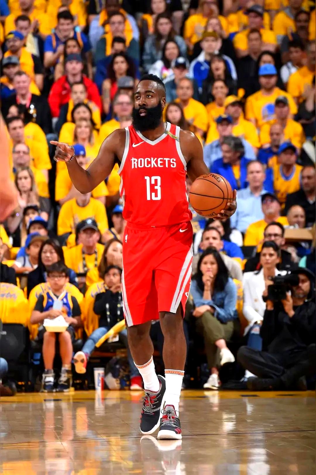 火箭大胜马刺,哈登砍下40分 火箭大胜马刺,哈登砍下40分