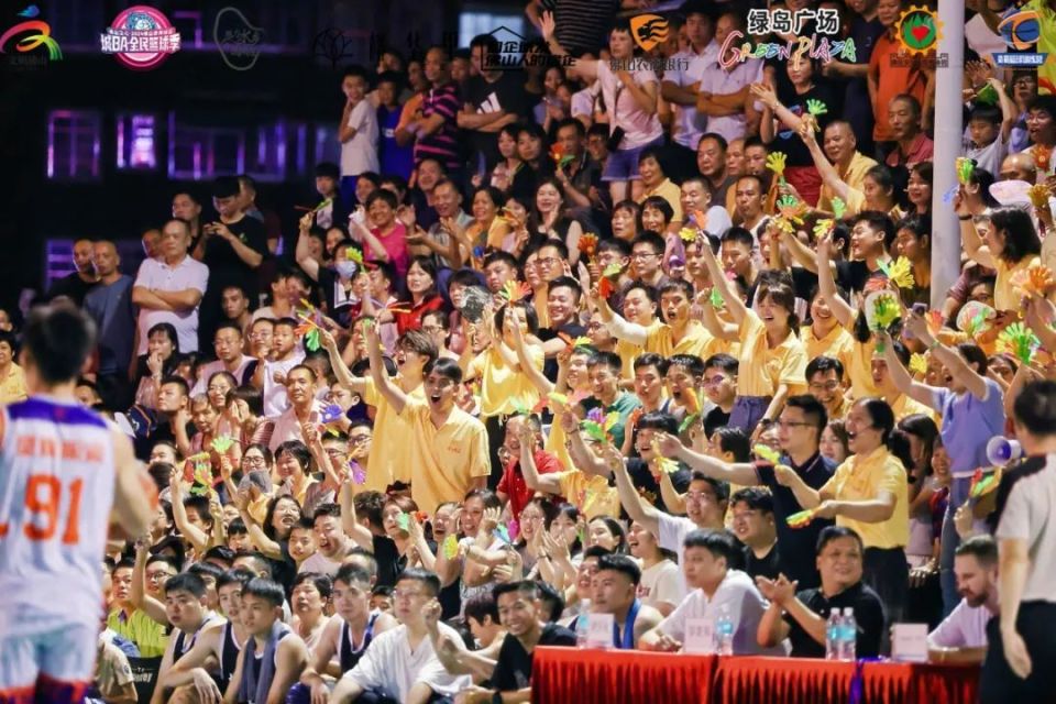 篮球场外新闻不断,话题热度爆表的简单介绍 篮球场外新闻不断,话题热度爆表的简单介绍