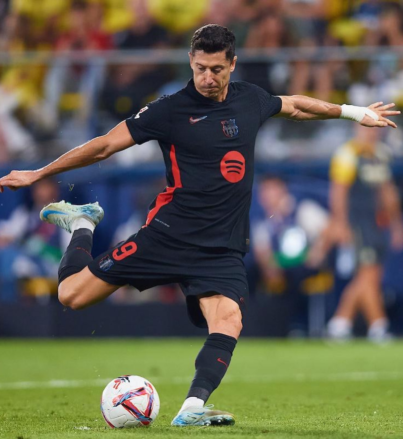 尤文碾压西班牙，莱万高光表现