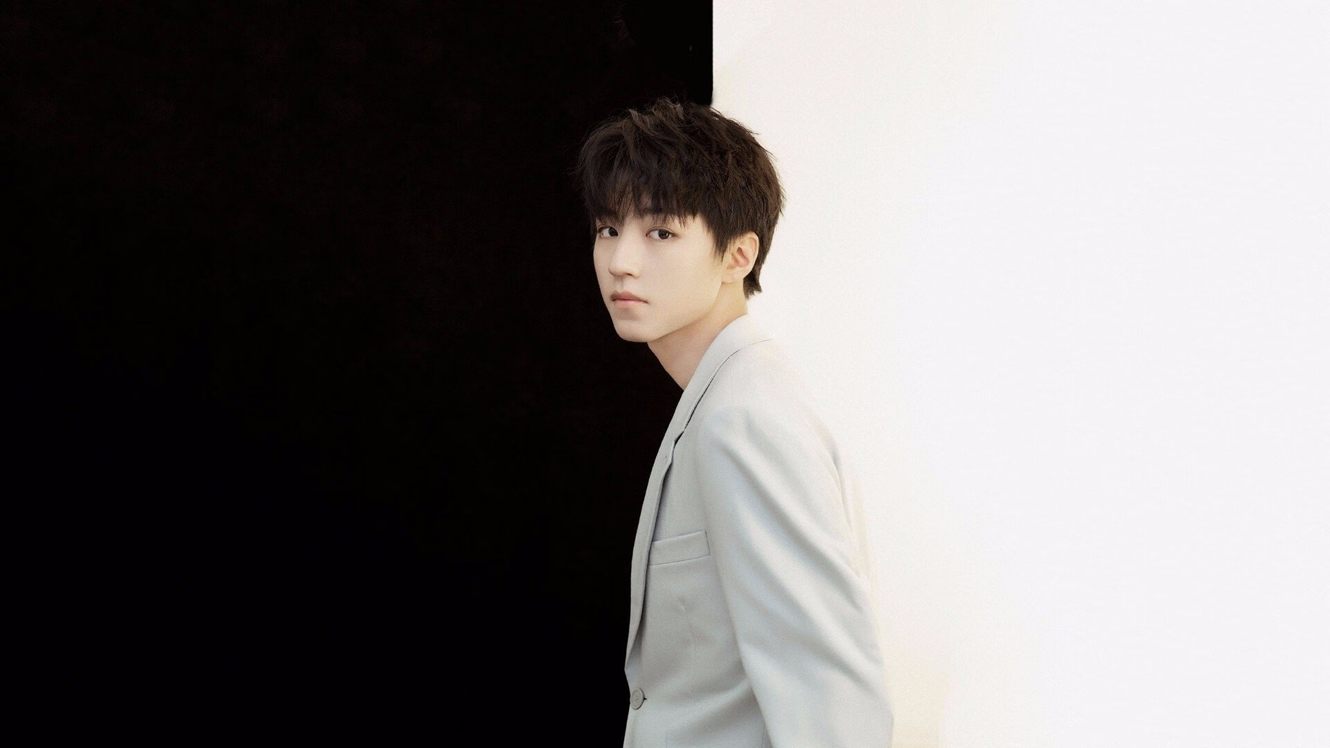 开云官网-骑士硬仗制胜，戈贝尔全程高能输出诠释何为现代防守艺术