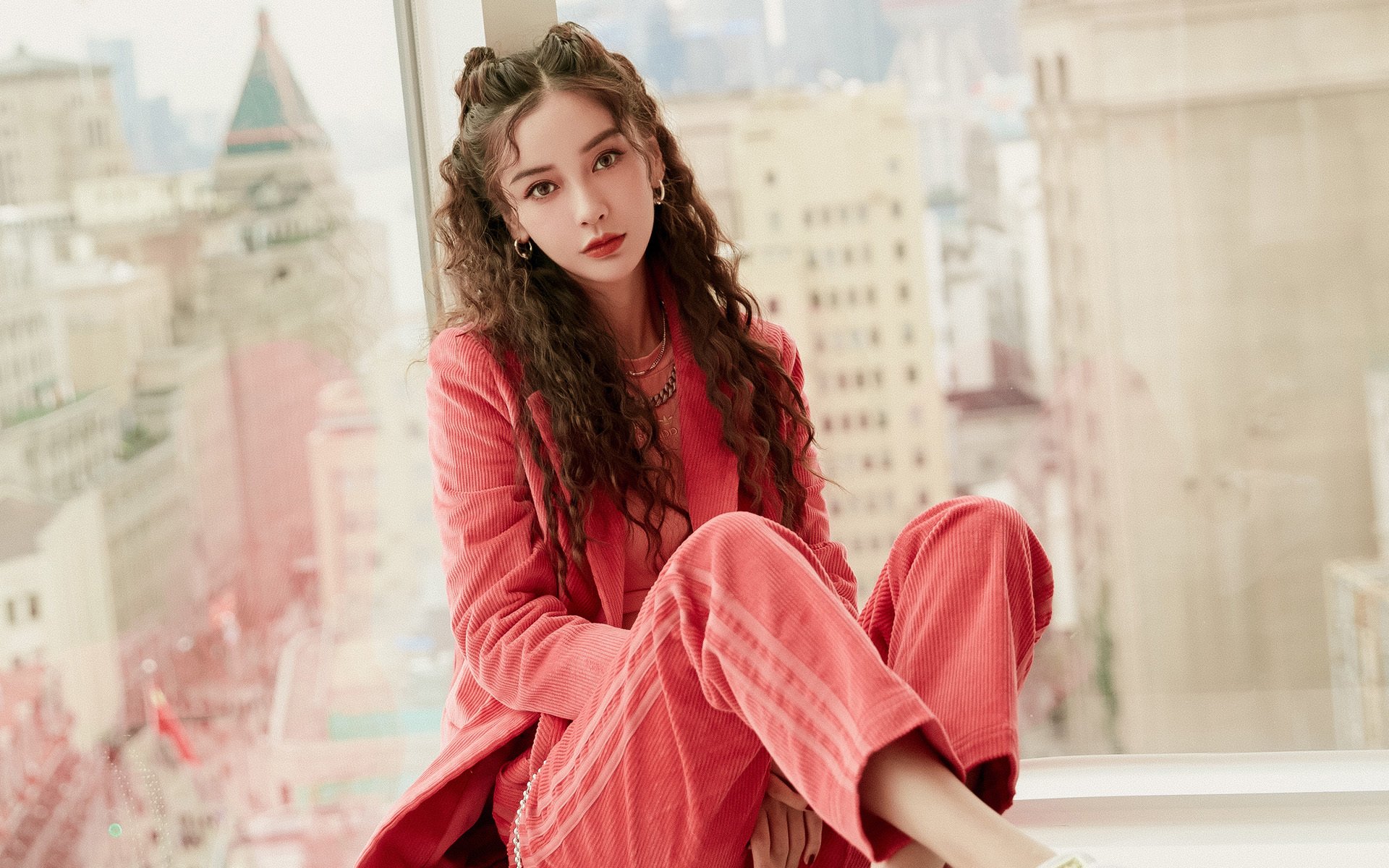 当英超鏖战至终章，伦纳德正撕碎防线，顶级舞台的胜负真理