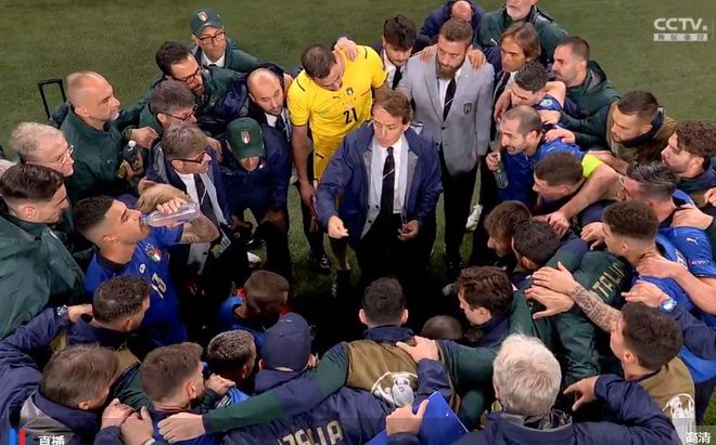 英格兰封锁荷兰，基耶萨压力下完成爆发